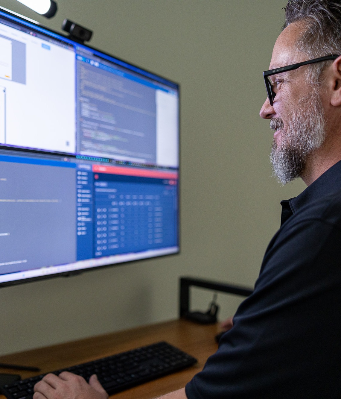 Hamilton Tech look at a computer monitor using hamilton cybersecurity solutions Hamilton Tech look at a computer monitor using hamilton cybersecurity solutions